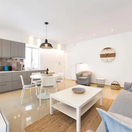 Apartment Center Living Naousa (Paros)