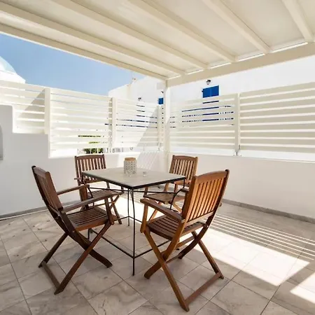 Center Living Naousa (Paros)