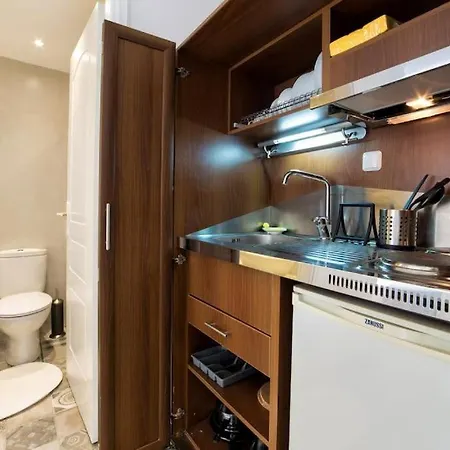 Center Living Apartment *