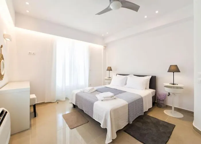 Center Living Apartment *