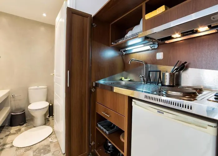 Center Living Apartment *